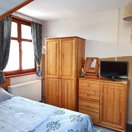 Olimp Pokoje I Apartamenty Щирк Екстер'єр фото