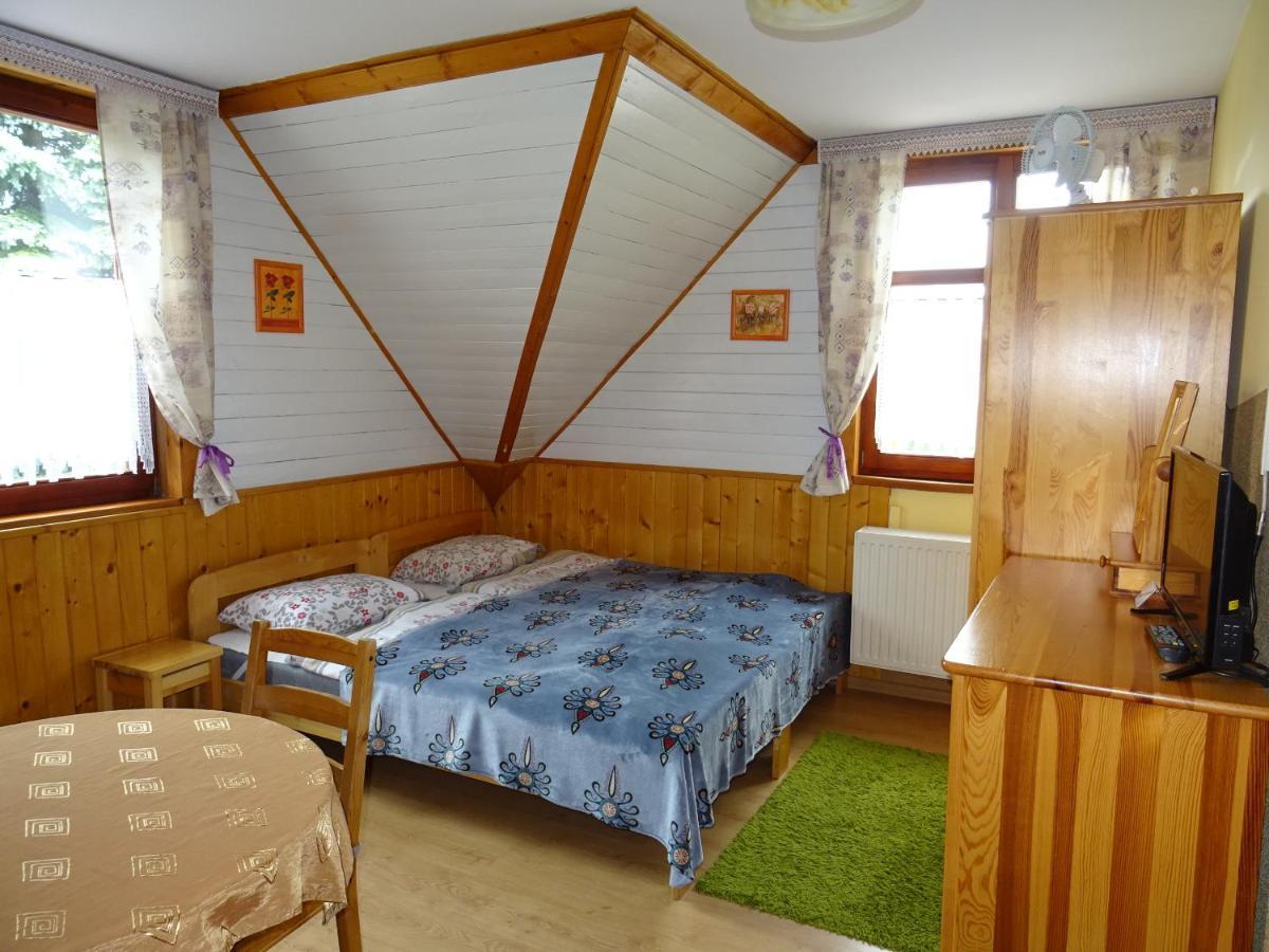 Olimp Pokoje I Apartamenty Щирк Екстер'єр фото